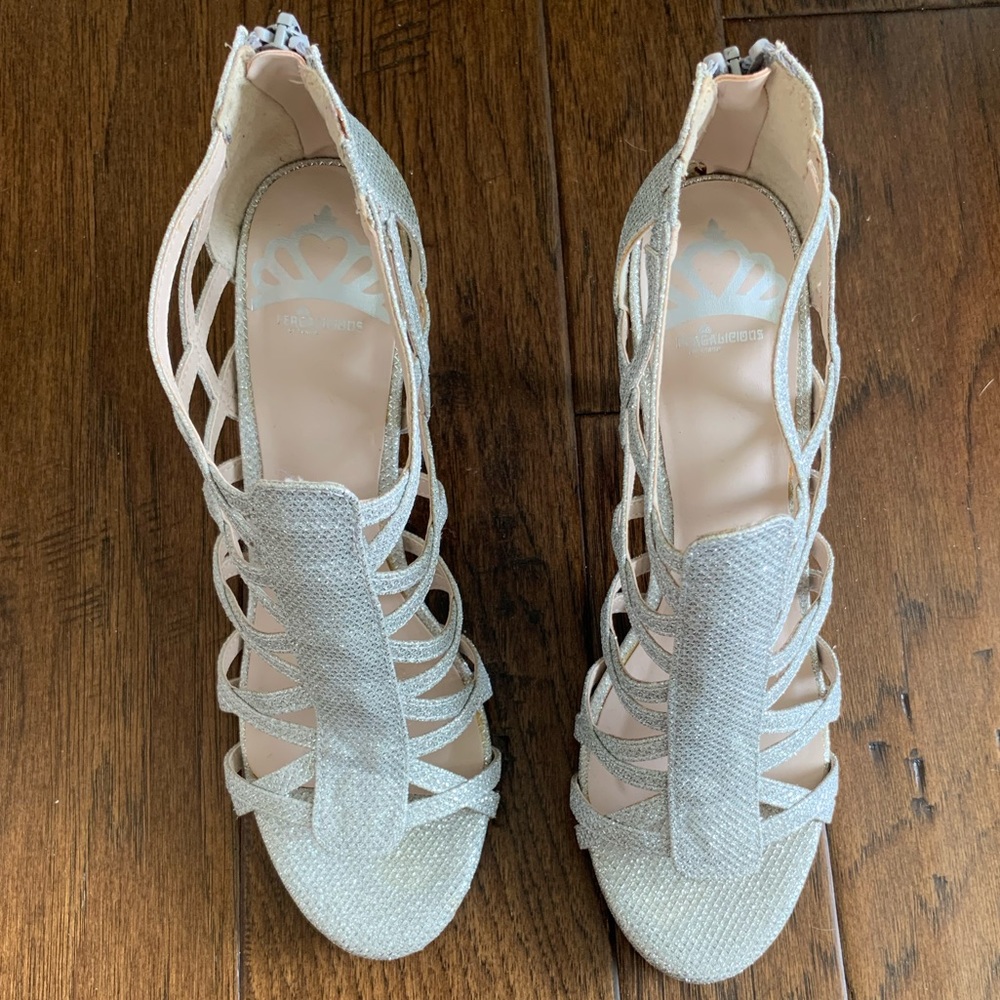 Fergalicious 4” Silver Heels Size 9 - Zip Up Back